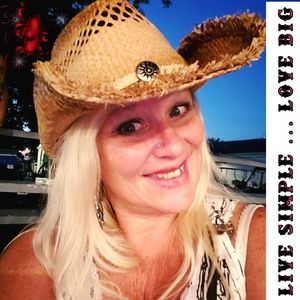 Meet your Posher, Deanna